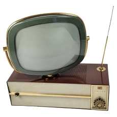 One of the first televisions from 1927
